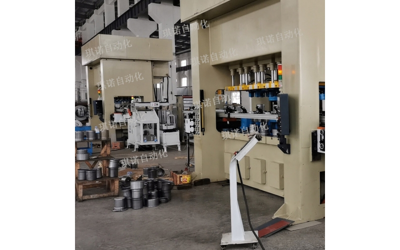 五金沖壓件沖床機械手的應用